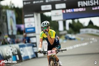 Jenny Rissveds überglücklich im Ziel.