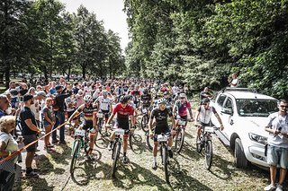 Die Ruhe vor dem Sturm. In 3 min Abständen starteten die Startblocks der 8er, 6er, 4er, 2er und wir Einzelstarter.