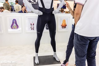 Die lange Trägerhose SQlab SQ-Pants One12 eignet sich für Road und MTB-Race. Made in Europe, Oekotex-zertifiziert und mit dem 5 mm dicken SQ-Pad 12 Polster ausgestattet soll die Hose langlebig und komfortabel sein. Die lange Trägerhose SQlab SQ-Pants One12 eignet sich für Road und MTB-Race. Made in Europe, Oekotex-zertifiziert und mit dem 5 mm dicken SQ-Pad 12 Polster ausgestattet soll die Hose langlebig und komfortabel sein.