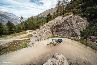 Die Kurven wurden von einem geschulten Auge zwischen die Felsen und über die Piste gelegt Die Kurven wurden von einem geschulten Auge zwischen die Felsen und über die Piste gelegt