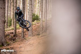 Durch das hohe Gewicht und die Option auf viel Federweg eignet sich die Gabel vor allem für Fahrer, die regelmäßig im Bikepark unterwegs sind Durch das hohe Gewicht und die Option auf viel Federweg eignet sich die Gabel vor allem für Fahrer, die regelmäßig im Bikepark unterwegs sind