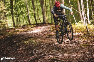 Auf leichten Trails bietet das Rad kontrollierten Spaß. Auf leichten Trails bietet das Rad kontrollierten Spaß.
