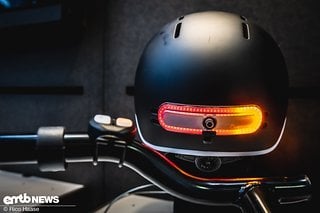 Oxiturn und Oxibrake – Bremslicht und Blinke für den Fahrradhelm.