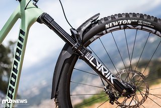 Regen hatten wir während des Test-Camps zum Glück kaum, aber die Trails in Südfrankreich waren durch ergiebige Regenfälle noch gut saturiert Regen hatten wir während des Test-Camps zum Glück kaum, aber die Trails in Südfrankreich waren durch ergiebige Regenfälle noch gut saturiert