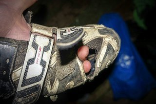 Probleme hier, Probleme da... bei Marcus sind die Schuhe durch, die provisorischen Einlegesohlen aus Pappe haben wir tauschen müssen Probleme hier, Probleme da... bei Marcus sind die Schuhe durch, die provisorischen Einlegesohlen aus Pappe haben wir tauschen müssen