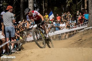 Dort setzte sich Schurter eingangs der letzten Abfahrt an die Spitze und fuhr unmittelbar eine kleine Lücke auf Valero heraus