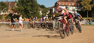 Der Start der Herren Schulte-Luenzum und Pfaeffle in Führung