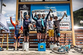 Die Sieger der Herzen sowie die Shucksmiths und Team Norco Die Sieger der Herzen sowie die Shucksmiths und Team Norco