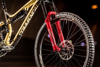 Das beliebte Enduro-Bike Commençal Meta AM wird in Zukunft auch auf großen 29" Laufrädern unterwegs sein