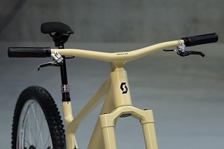 Das Cockpit ist eine modifiziertes Syncros Hixon iC. Das Cockpit ist eine modifiziertes Syncros Hixon iC.
