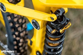 Bergauf tritt sich das Ghost SL AMR X 9 LC auch ohne blockierten Dämpfer sehr angenehm
