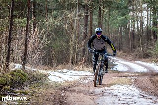 Bergauf lässt sich das CrossWorx CW Zero One erstaunlich gesittet bewegen Bergauf lässt sich das CrossWorx CW Zero One erstaunlich gesittet bewegen