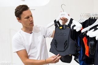 Der VPD System Torso Brustpanzer lässt sich super über dem Trikot tragen.