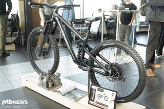 Das A.170 setzt auf gedruckte Titan-Muffen in Kombination mit Carbon-Rohren.