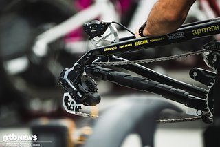Diese ominöse SRAM-Schaltung konnten wir an diversen Bikes in den Pits in Les Gets entdecken