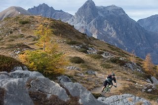 Glückt der Spagat? Wir werden sehen, wie viel Spaß man in den Bergen mit dem Powerfly FS haben kann.