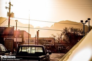 Früher und verdammt kalter Morgen in Moab. Nicht vergessen: Wir sind hier in der Wüste. Nachts eisig, tagsüber warm Früher und verdammt kalter Morgen in Moab. Nicht vergessen: Wir sind hier in der Wüste. Nachts eisig, tagsüber warm
