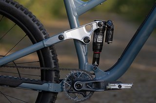 Beim Topmodell kommen RockShox Federelemente zum Einsatz. Beim Topmodell kommen RockShox Federelemente zum Einsatz.