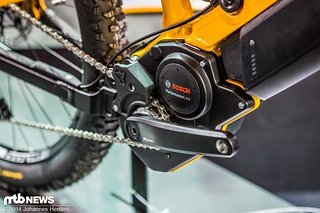 Bosch Motor mit eigener Kunststoffabdeckung und umlaufendem Unterfahrschutz aus Aluminium