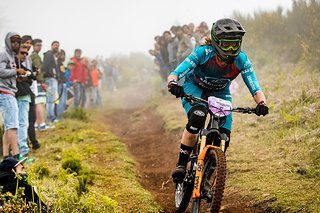 Stage 1 startete sehr physisch mit mehreren, längeren Anstiegen