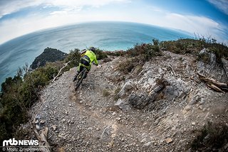 Der erste Tag der Test-Session findet auf einem der berühmtesten Trails in Finale Ligure statt