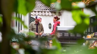 Vor der Weiterfahrt kümmert sich NPJ noch um die geschundenen Bikes von Steffi und Tobi. Vor der Weiterfahrt kümmert sich NPJ noch um die geschundenen Bikes von Steffi und Tobi.