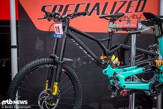 Das Specialized Gravity-Team gab sich äußerst geheimniskrämerisch und wollte keine Informationen zu dem interessant aussehenden 29" Prototyp preisgeben