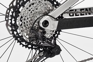 Last setzt an allen Bikes auf das von SRAM eingeführte, universelle UDH-Schaltauge.