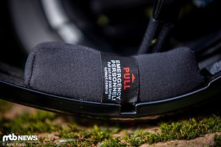 Im Lieferumfang sind zwei Sets Wangenpolster erhältlich. Im Lieferumfang sind zwei Sets Wangenpolster erhältlich.