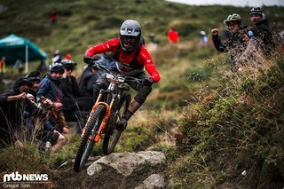 Genau wie die beiden Fahrer vor ihm kommt Elliot Jamieson aus dem Downhill-Sport