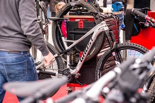 Erstmals haben wir den Prototypen des Ghost SL AMR X im April beim Bike-Festival am Gardasee gesehen