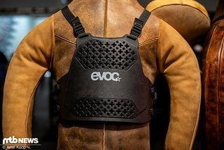 Der neue Evoc Torso Protektor wandert für einen Preis von 190 € über die Ladentheke.