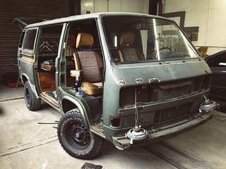 Die Transformation des T3 Synchro vom rostigen, alten Militärfahrzeug zum fast modernen 4x4 Vehikel Die Transformation des T3 Synchro vom rostigen, alten Militärfahrzeug zum fast modernen 4x4 Vehikel