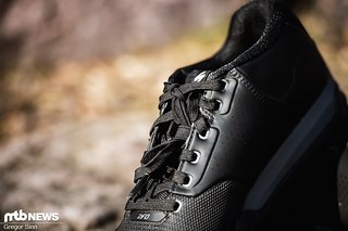 Im Gegensatz zum Enduro-Schuh, der auf ein Boa-System setzt, werden die 2FO Clip 2.0-Schuhe regulär geschnürt