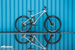 Das Kavenz VHP16 rollt auf 29"-Laufrädern und verfügt über 160 mm Virtual High Pivot-Federweg am Heck Das Kavenz VHP16 rollt auf 29"-Laufrädern und verfügt über 160 mm Virtual High Pivot-Federweg am Heck
