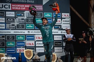 Ebenso bei Thibaut Daprela, der plötzlich mit Kettensäge aufs Podium gerannt kam.