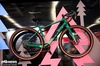 Das Nicasio - das meistverkaufste Bike von Marin - kommt mit neuer Geometrie in zwei Farben - Grün und Kupfer. Das Nicasio - das meistverkaufste Bike von Marin - kommt mit neuer Geometrie in zwei Farben - Grün und Kupfer.
