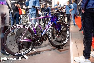 Auch das Teambike des World Tour-Straßenteams Jayco AlUla kann sich mehr als sehen lassen.