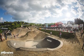 Am Abend folgt nach dem Rookies Cup dann der nächste Event - beim "Cash for Tricks" werden traditionell schwer ordentliche Tricks gezeigt Am Abend folgt nach dem Rookies Cup dann der nächste Event - beim "Cash for Tricks" werden traditionell schwer ordentliche Tricks gezeigt