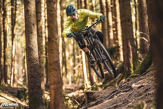 Springen? Geht klar und der breite Lenker hilft beim Vorgeben der Richtung Springen? Geht klar und der breite Lenker hilft beim Vorgeben der Richtung