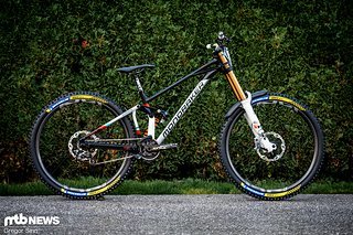 Dass die Spanier derzeit eine Carbon-Version des Summums testen, ist ein offenes Geheimnis