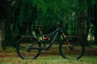 Das Orbea Rallon kann vom Enduro World Cup bis zur Hardline scheinbar alles.