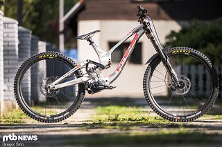 Einziges Getriebebike ist diesmal der Intense M1-Prototyp von Louise Ferguson.