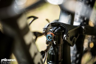 Auch der Dämpfer stammt aus dem Hause RockShox Auch der Dämpfer stammt aus dem Hause RockShox