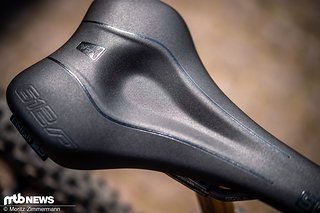 Der SQlab 612R-Sattel richtet sich an XC-Racer und Rennradfahrer mit sportlicher Sitzposition Der SQlab 612R-Sattel richtet sich an XC-Racer und Rennradfahrer mit sportlicher Sitzposition