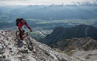 Über 2.000 Höhenmeter absolviert Tobias auf seiner Abfahrt hinunter ins Tal Über 2.000 Höhenmeter absolviert Tobias auf seiner Abfahrt hinunter ins Tal