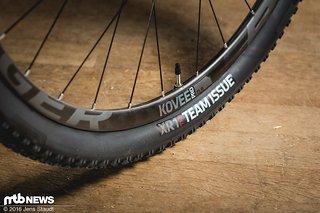 Handmade in the US – Am Topmodell kommen die hauseigenen Bontrager Kovee XXX Laufräder zum Einsatz. Handmade in the US – Am Topmodell kommen die hauseigenen Bontrager Kovee XXX Laufräder zum Einsatz.