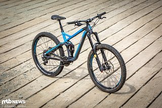 Das Radon Swoop 170 bietet 170 mm vorne und hinten und will vor allem dank der variablen Geometrie im Trail- und Bike Park-Einsatz glänzen Das Radon Swoop 170 bietet 170 mm vorne und hinten und will vor allem dank der variablen Geometrie im Trail- und Bike Park-Einsatz glänzen