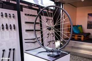 Mit 1.063 g liegt der NEWMEN PI ROPE RaceLine Squirrel X.22 Laufradsatz extrem gut im Rennen Mit 1.063 g liegt der NEWMEN PI ROPE RaceLine Squirrel X.22 Laufradsatz extrem gut im Rennen