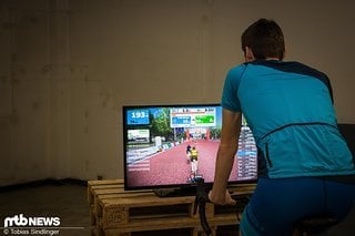 Der Einsatz der Rolle mit der Trainingssoftware Zwift funktioniert größtenteils ohne Probleme